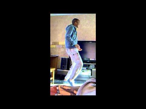 Sme Mhlongo Dancing to DJ Sbu ft. Zahara Mkutukane - Lengoma