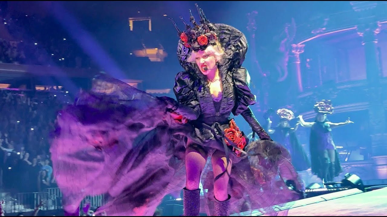 Lady GagaのTHE MAYHEM BALL TOUR 2026の魅力 - 歌詞和訳 〜キラクに