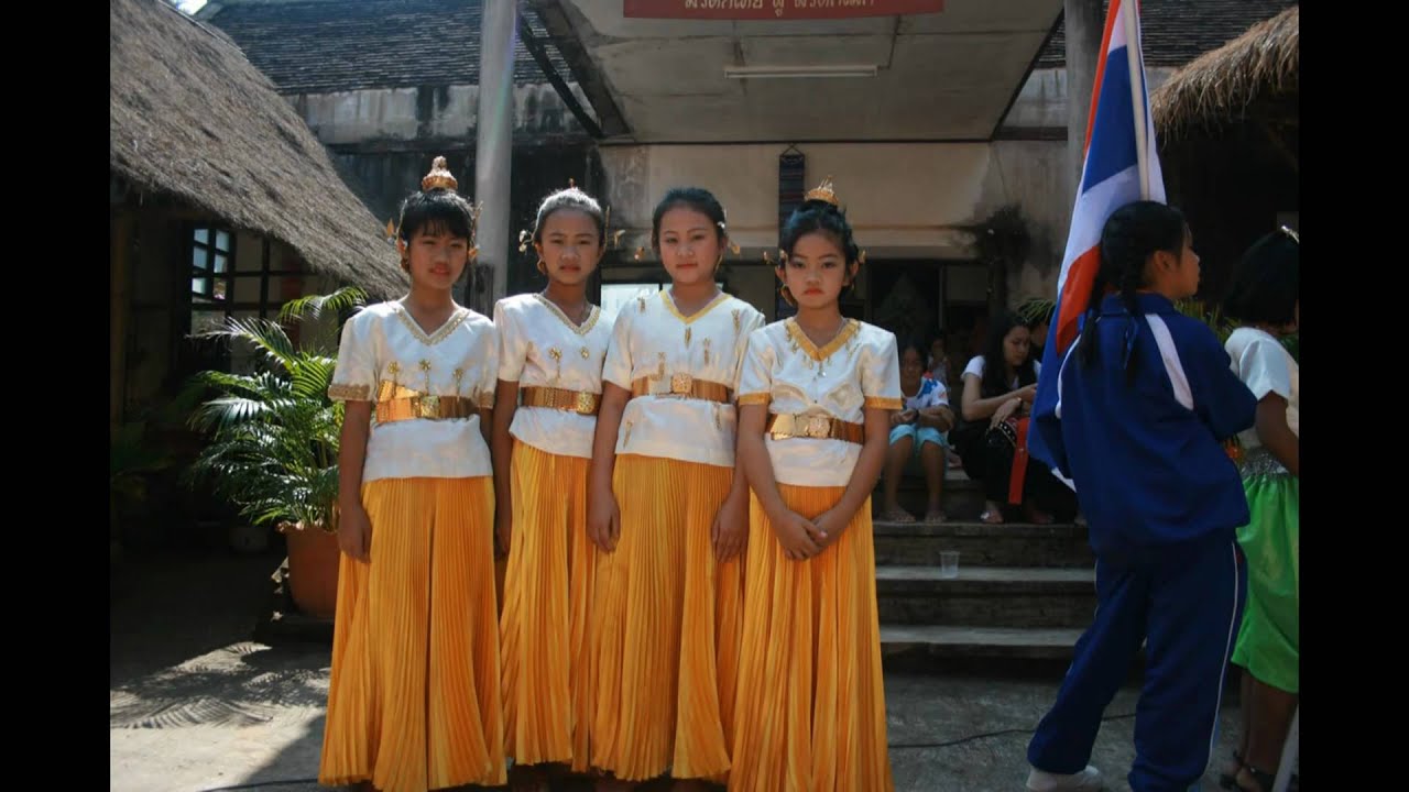 Folk Dance in Northern Thailand - YouTube