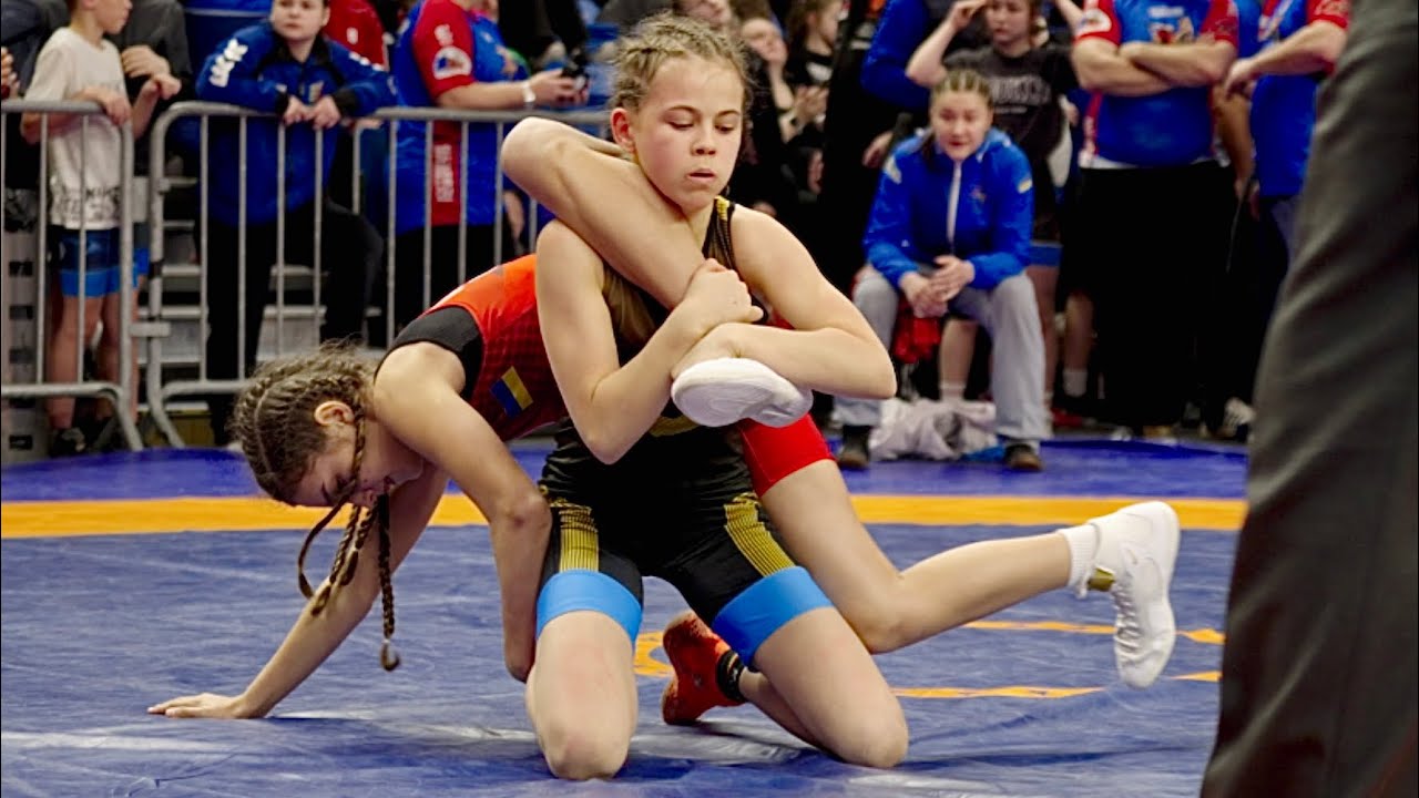 U15 Olha Vasylchyk (UKR) vs Nahla Maylin Eichheimer (GER) 39kg. Women girls youth wrestling. B-cam-m
