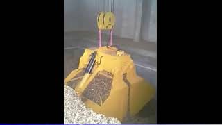BLUG Dual scoop motor grab Low Height  For Biomass - Cuchara altura reducida para manipular biomasa.