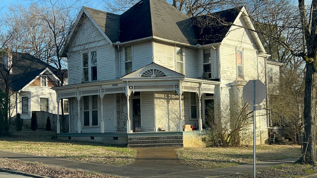 Fayetteville, Tennessee Small Town Charm, Squatted Trucks And Donks