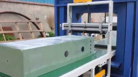 Horizontal orbital stretch wrapping machine