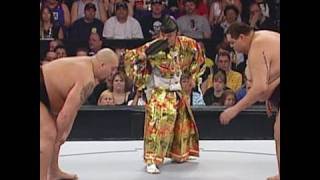 Big Show attempts to overpower sumo champion Akebono at screenshot 3