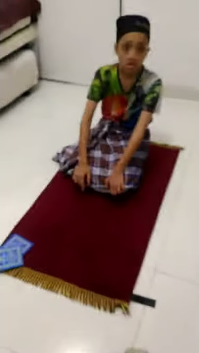 4R kaka revan terciduk sedang sholat merekam video sendiri😁