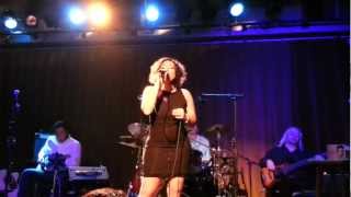 Download Lagu Nurlaila Karim  - Leave The Light On MP3