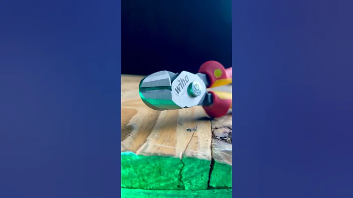 Electrician Tool With Magic Button? - Wiha BiCuts ⚡️