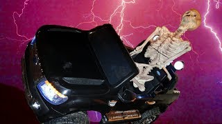 Funny Skeleton Driving Ford Ranger 12v Ride On Prank! Trick or Treat