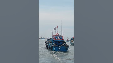Verkort de reis van de vissersboot naar de zeehaven om op tijd te zijn