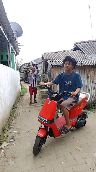 wanted to connect the curly haired electric bike but instead hit the wrong target