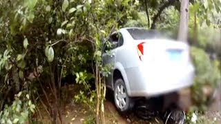 Car Crashes Into A School Gate In S China