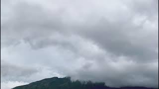 Time Lapse Puncak Gunung Lawu Tertutup Mendung - 20 Detik.