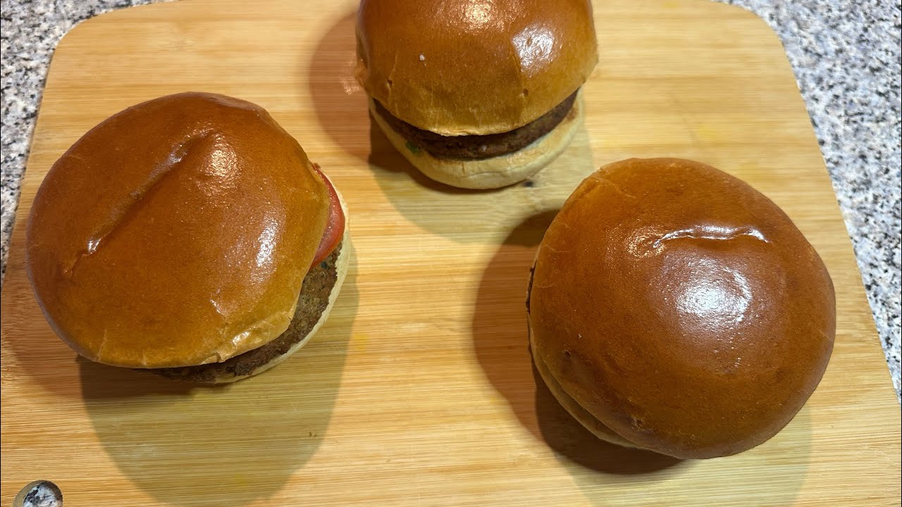 طرز تهیه برگر از گوشت مرغ.  Bargar #afghanistan #afghancuisine 