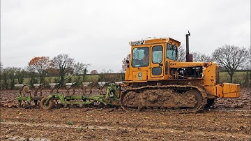 Ploughing wet beet land with 1985 Caterpillar D6D SA VHP crawler and 7f Dowdeswell DP1HD