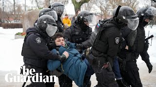 Alexei Navalny: police in Russia crack down on protests as activists are detained