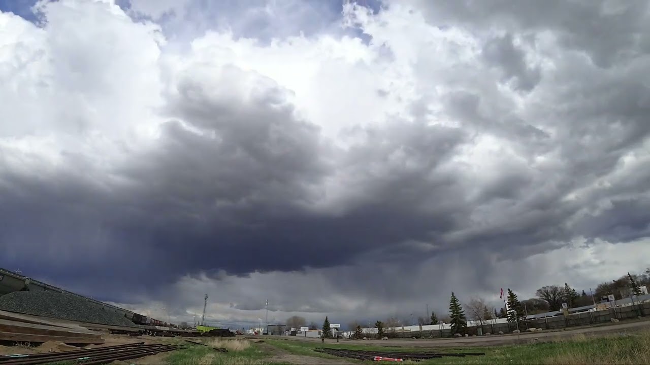 Back Building Convective Cloud Action Timelapse in 4K 