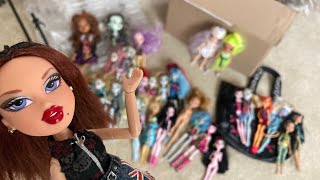 UNBOXING A HUGE MONSTER HIGH DOLL LOT | First edition Draculaura, Lagoona, Cleo and More!