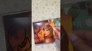 signed cd!! #taylorswift #taylornation #taylorsversion #tloas #thelifeofashowgirl