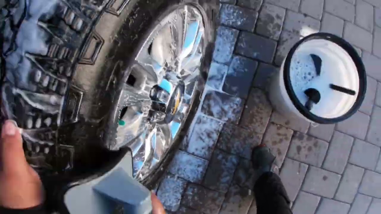 Vibing to the 80’s on a job🕺🏽