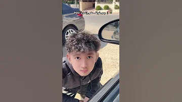 سيف أبوحيط بس توقف على إشارة مرور 
