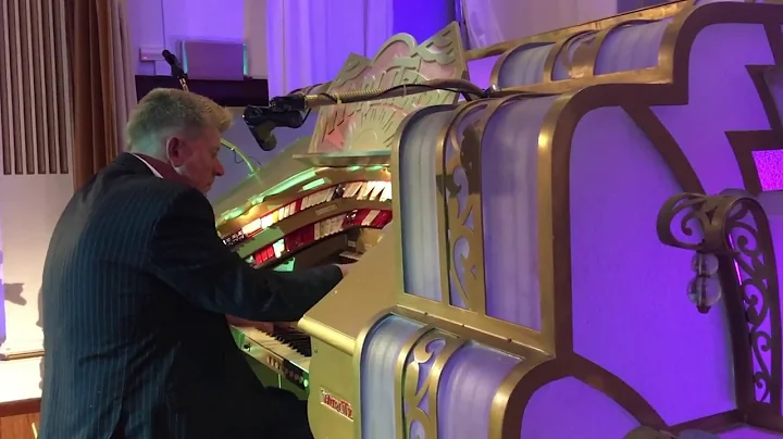 Robert Wolfe at the Pollokshaws Wurlitzer