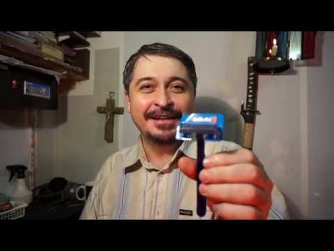 Бреем лицо станком Gillette 2. Shave the face of the machine Gillette 2