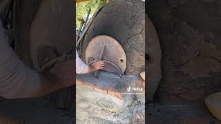 pan horneado en horno de barro
