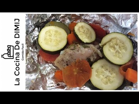 Video: Pollo Con Verduras, Guisado En Papel De Aluminio