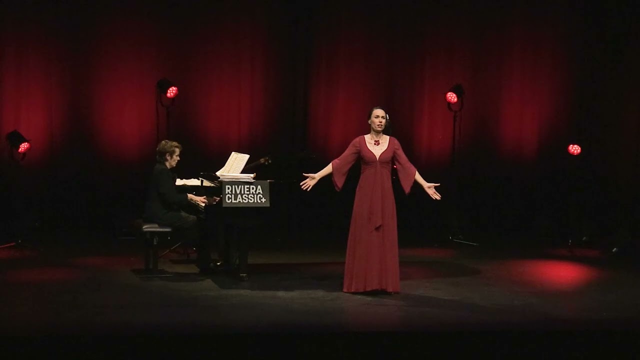 Mezzo-soprano Carine Séchaye sings Offenbach 