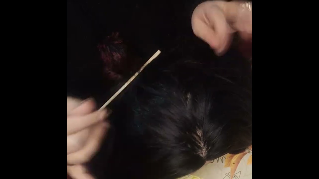 فك ضفيرة الشعر وتنظيف القشرة الرأس 