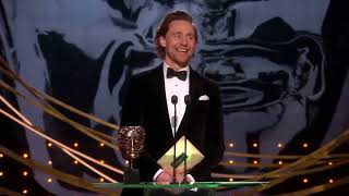 Tom Hiddleston presenting the final award of the evening, the best film  at the BAFTA (2022.03.13)