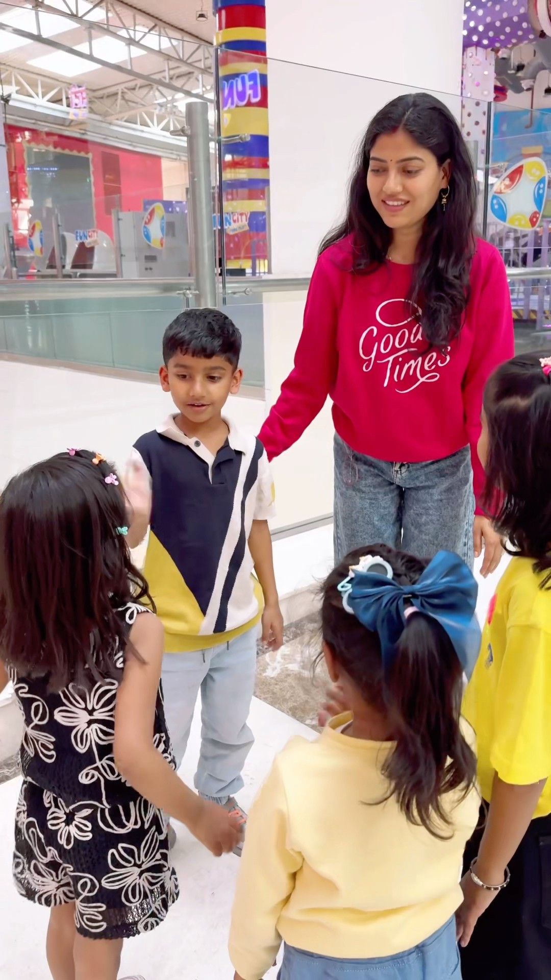 Anant ko mile mall me frnds ?(Smiti, Maha or Advika)?