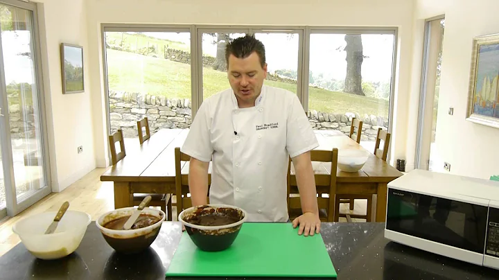How do you thicken chocolate for piping? (2023)