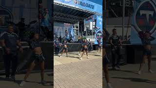 I will now be requiring #NFL cheerleaders at all of my performances 😂🤩 #titans #nashville