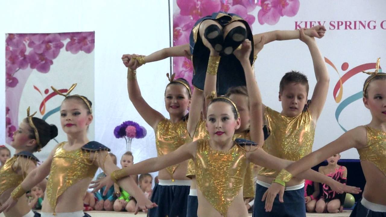 Показательное выступление "Fashion Kids"