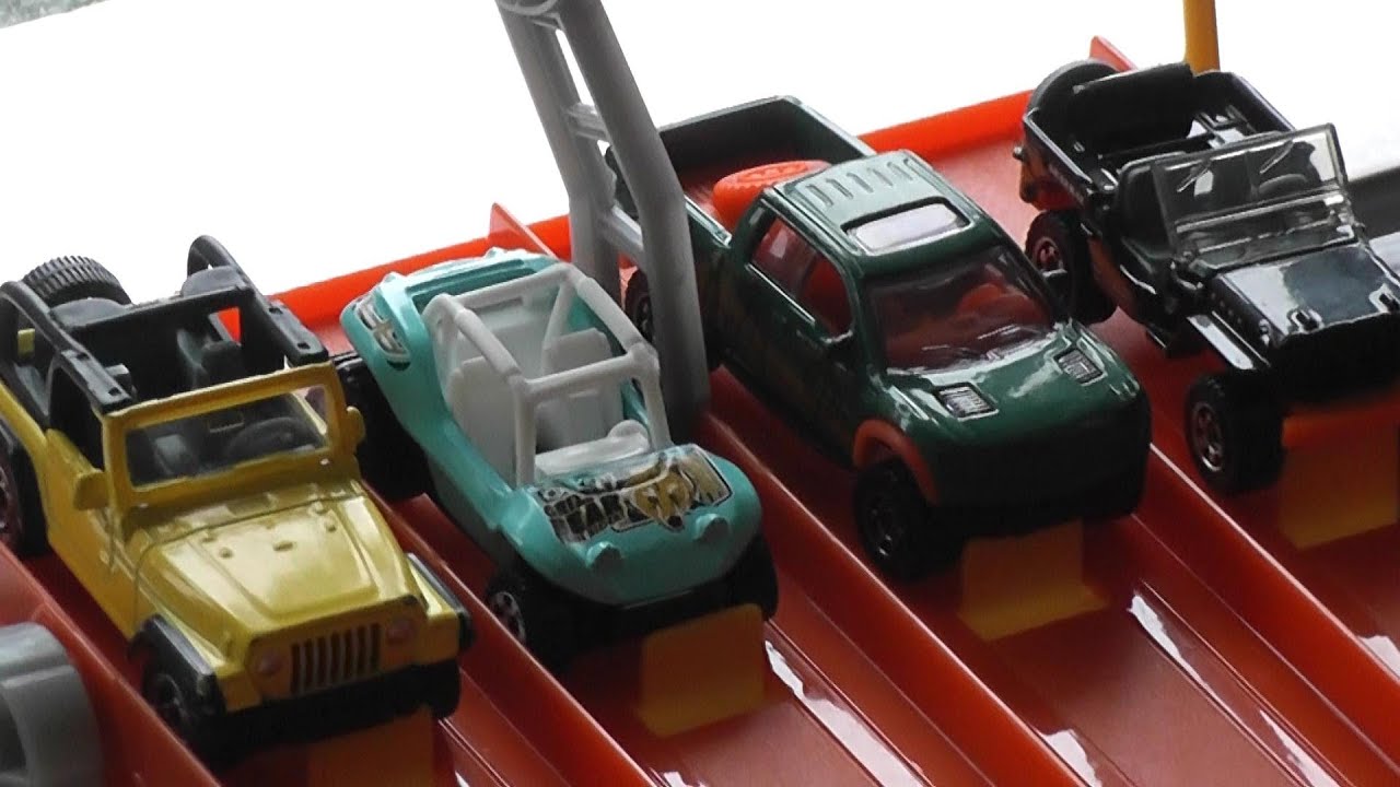 HOT WHEELS 4 lane elimination and Turbine Twister Tracks for Arish