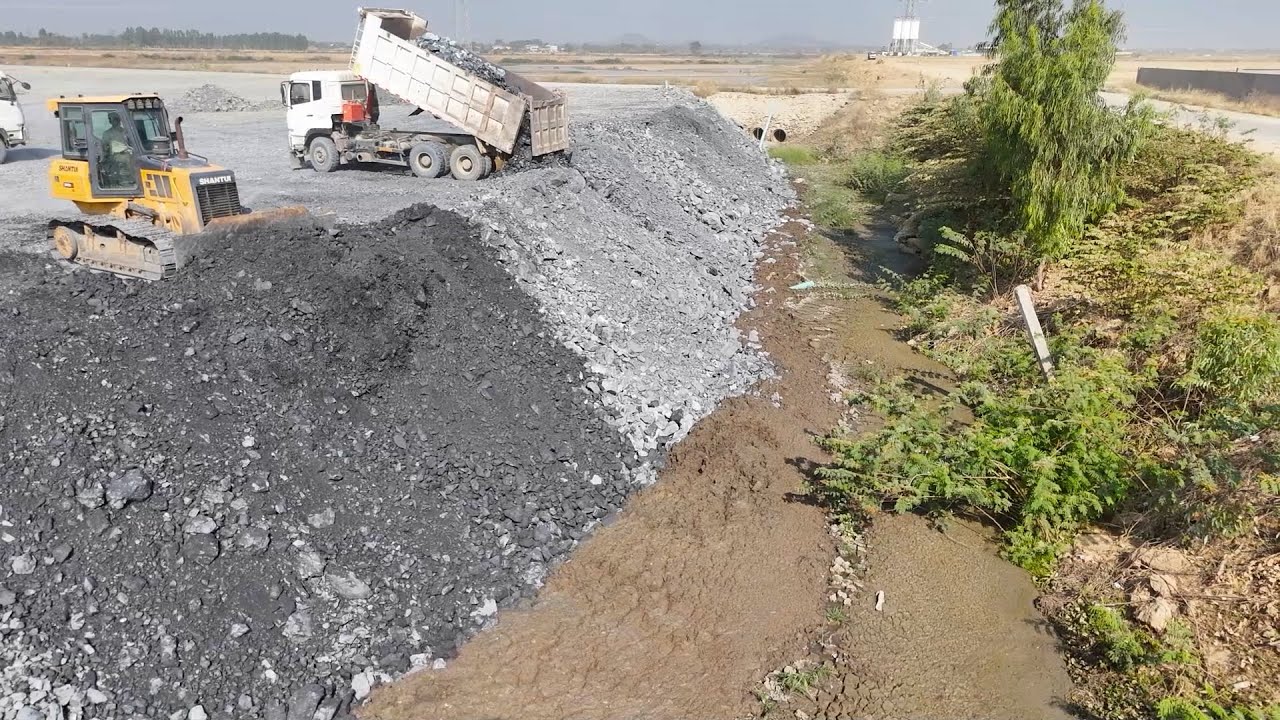 Collaborative Operations Using Bulldozer and Dump Truck For Rock fill Operations in Floodplains