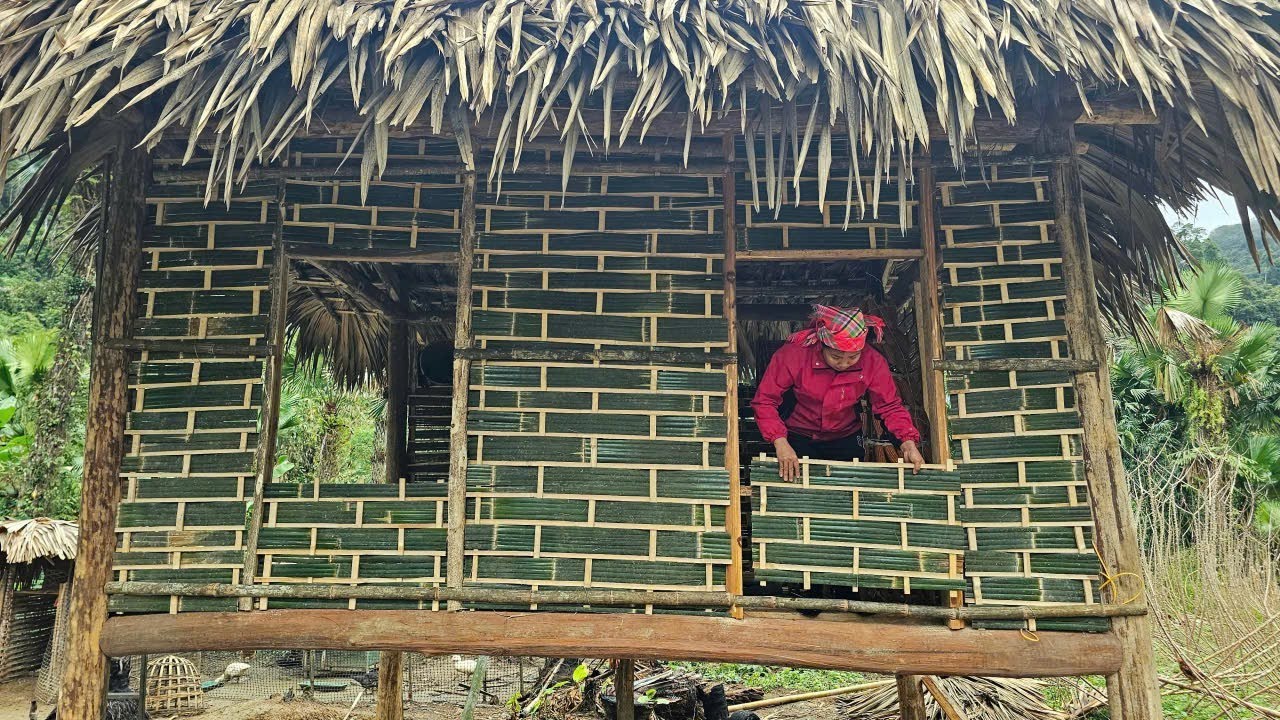 The single mother has finished building the walls of her house with bamboo
