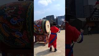 Gendang Bunyi  macam Bom ( south korea )