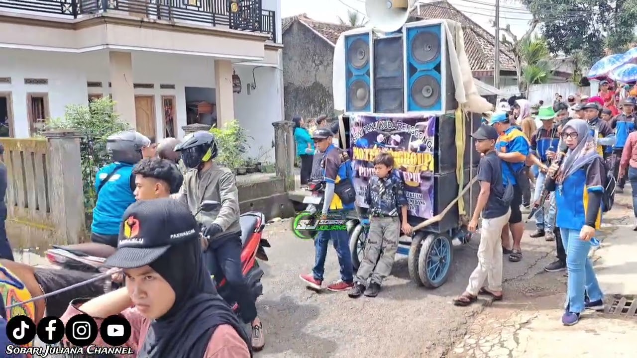 Dangdutan di jalan‼️tanji motekar grup alah genah pisan || live burujul tanjung kerta