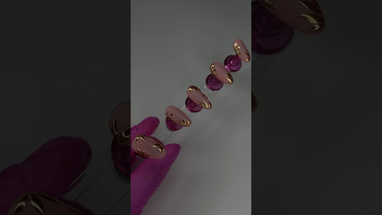 Gold nails ⚜️🌿✨ 