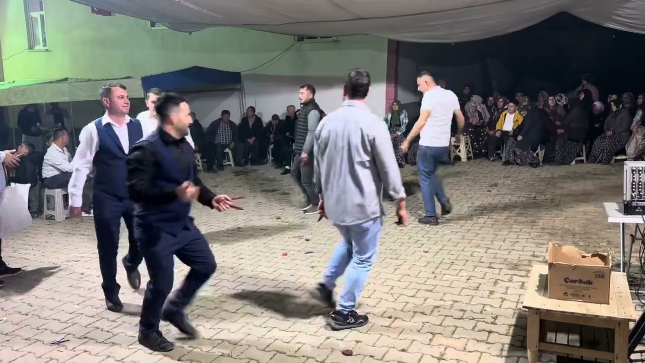 Başköy Mustafa Ali Akdeniz’in düğünü açılış oyunu