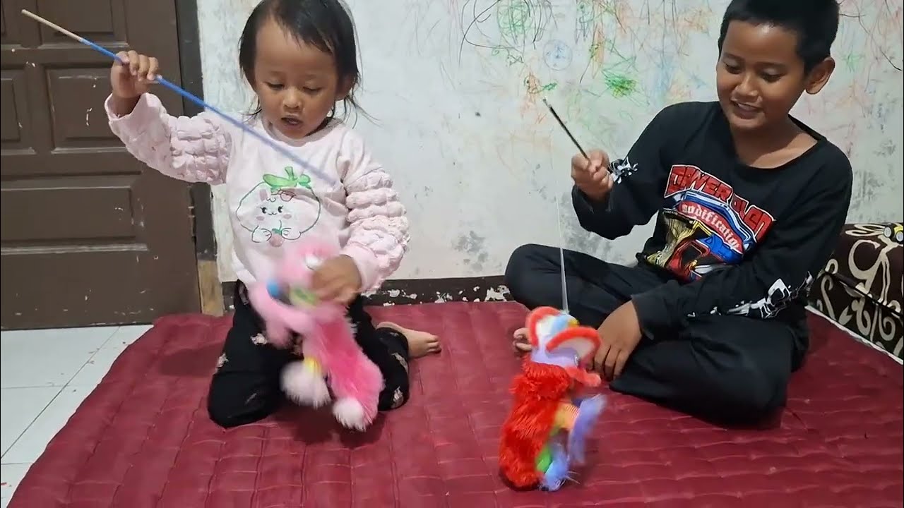 Mainan Barongsai Arumi dan Alkha Spesial Imlek 2026