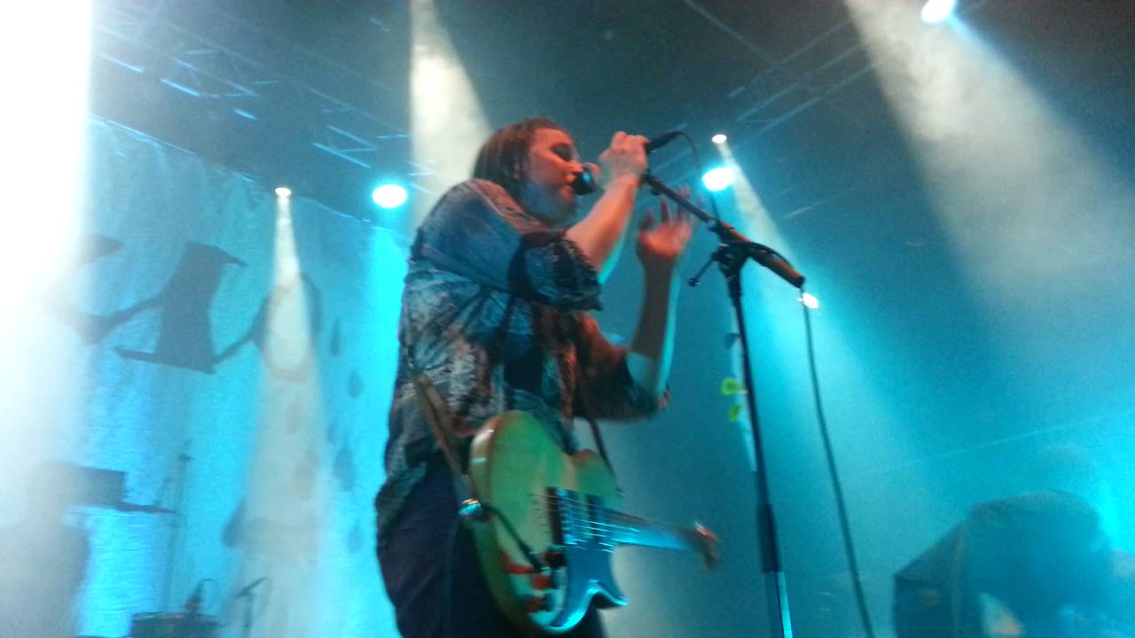 Смотреть «Laakso - Fall Down @ Pustervik Göteborg 2016» на YouTube Смотреть «Laakso - Fall Down @ Pustervik Göteborg 2016» на YouTube