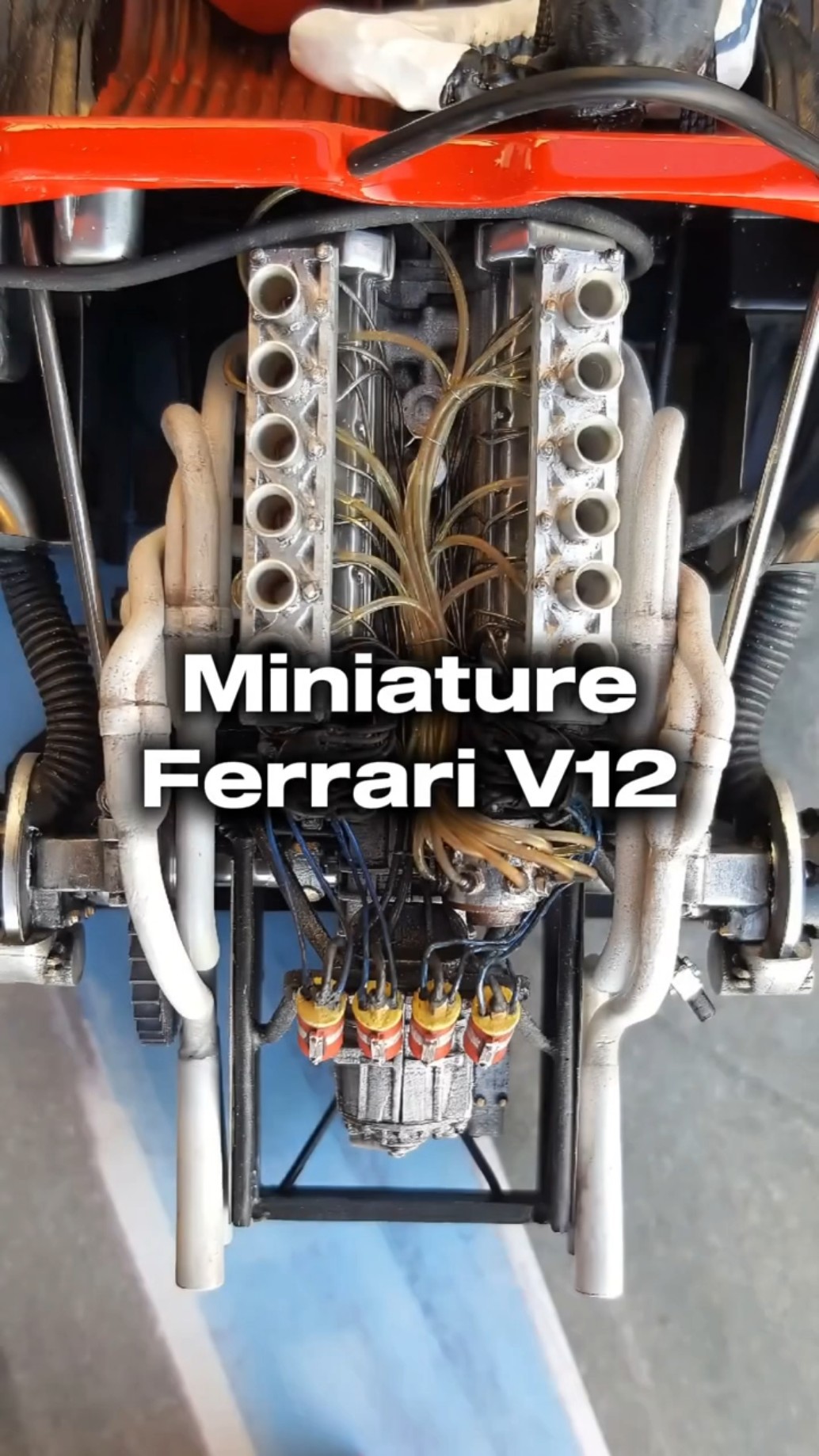 Man builds 22.000 RPM Miniature Ferrari V12 Engine #racecar