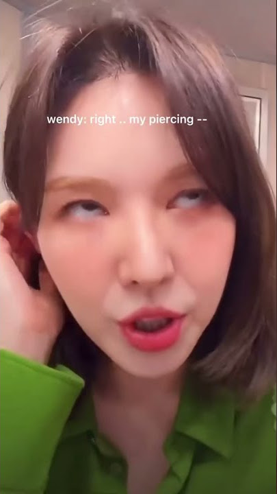 wendy getting distracted by nct u boss playing in the background #shorts