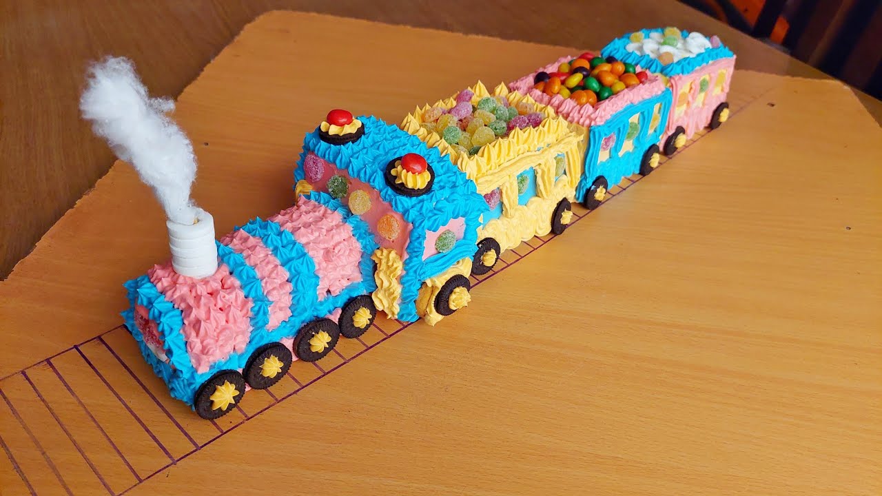 Wilton 3-D Express Train Cake Tutorial - Oh My! Sugar High