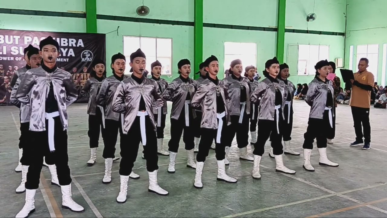 PENAMPILAN PASKIBRA SMPN 2 BANGSAL DI LKBB AURA MAN 2 MOJOKERTO