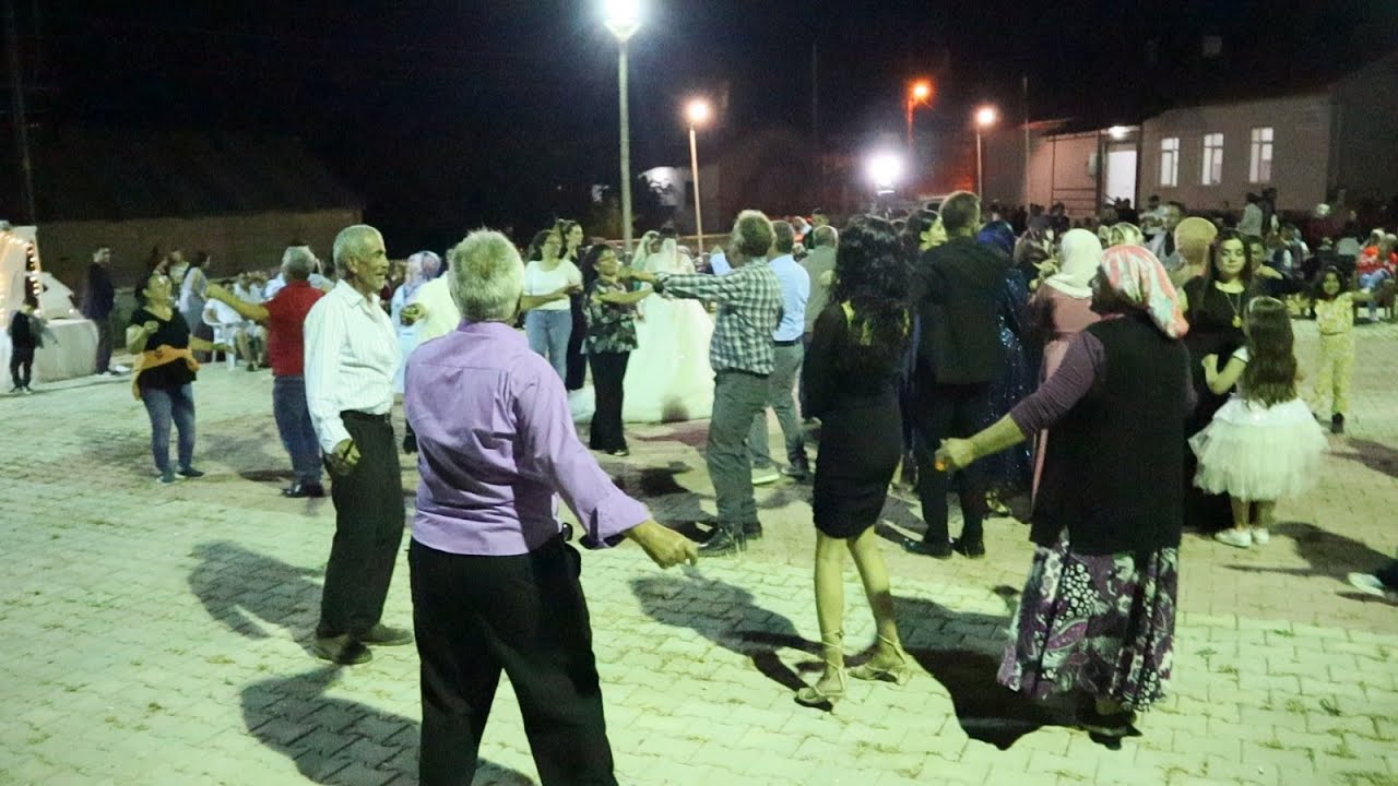 Köy Düğününde Süper Oyun Oynuyorlar