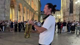 Huge Crowd Gathers For This Saxophonist In Milan